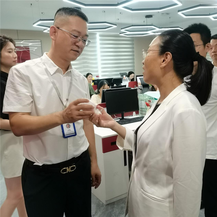 区领导莅临指导，，，，，，，，合作助力自贸港
