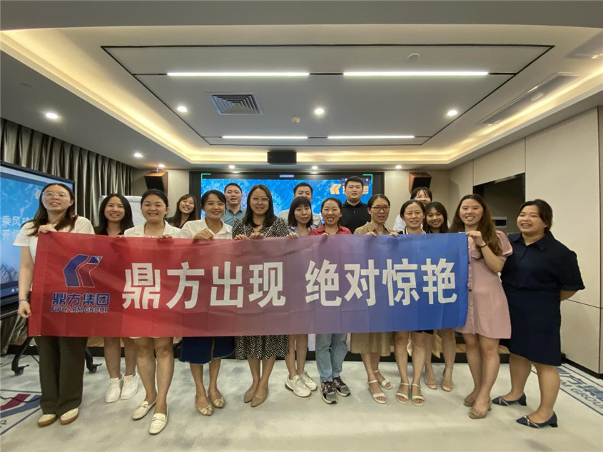 乐冠国际体育集团纪念品颁发仪式